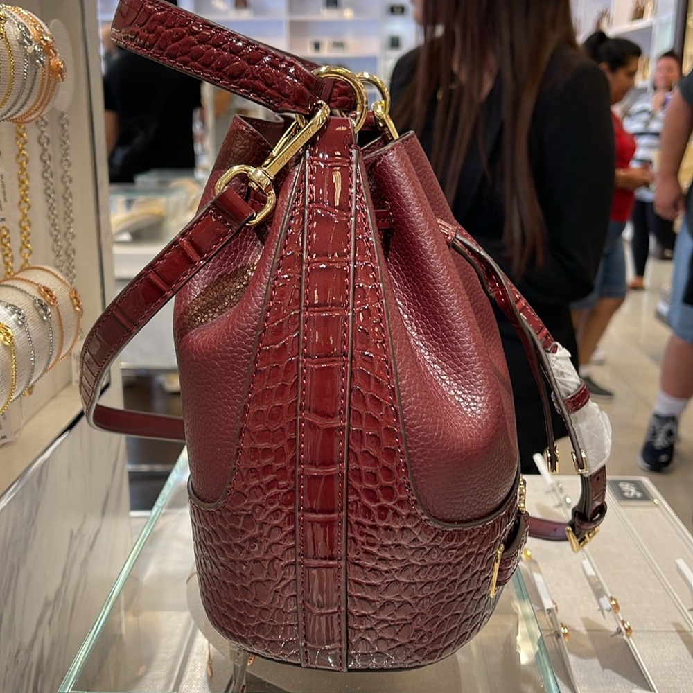 MICHAEL KORS 
Reed Medium Pebbled Leather Belted Bucket Messenger Satchel Crossb - Picture 6 of 16